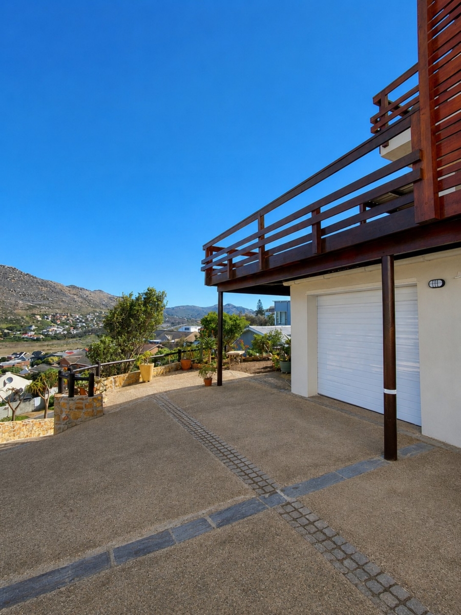 4 Bedroom Property for Sale in Glen Ridge Western Cape